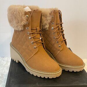 NEW Nicole Miller Camel Latte Faux Fur Trim Quilted Wedge Boots Size 6.5